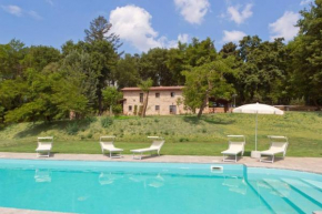 VILLA LIZ Tuscany, private pool, hot tub, property fenced, pets allowed Poppi